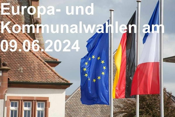 Ansicht  Dach  Altes Rathaus  und Flaggen von Europa, Deutschland und Frankreich - auf dem Foto weie AufschriftEuropa- und Kommunalwahlen am 09.06.2024
