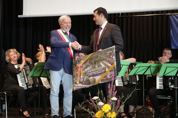 Festakt: Bürgermeister Markus Hollemann und Bürgermeister Fausto Risini