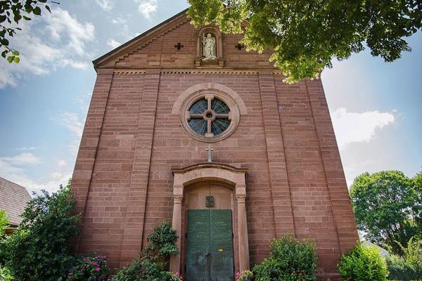 Vorderansicht Katholische Kirche St. Josef