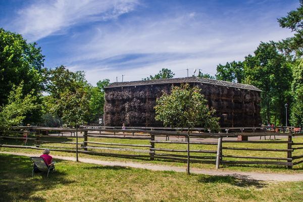 Gradierwerk - Solankas Staffelungsturm in Konstanci-Jeziorna