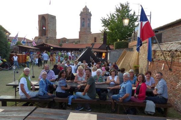 Die Denzlinger Besuchergruppe am Abend der Ankunft in der Taverna del Barbacane