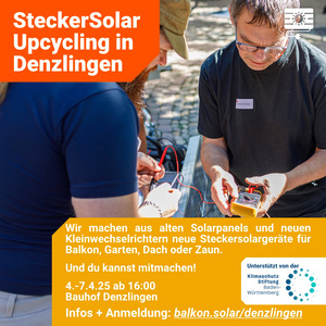Menschen bauen ein Steckersolargerät Menschen bauen ein Steckersolargerät