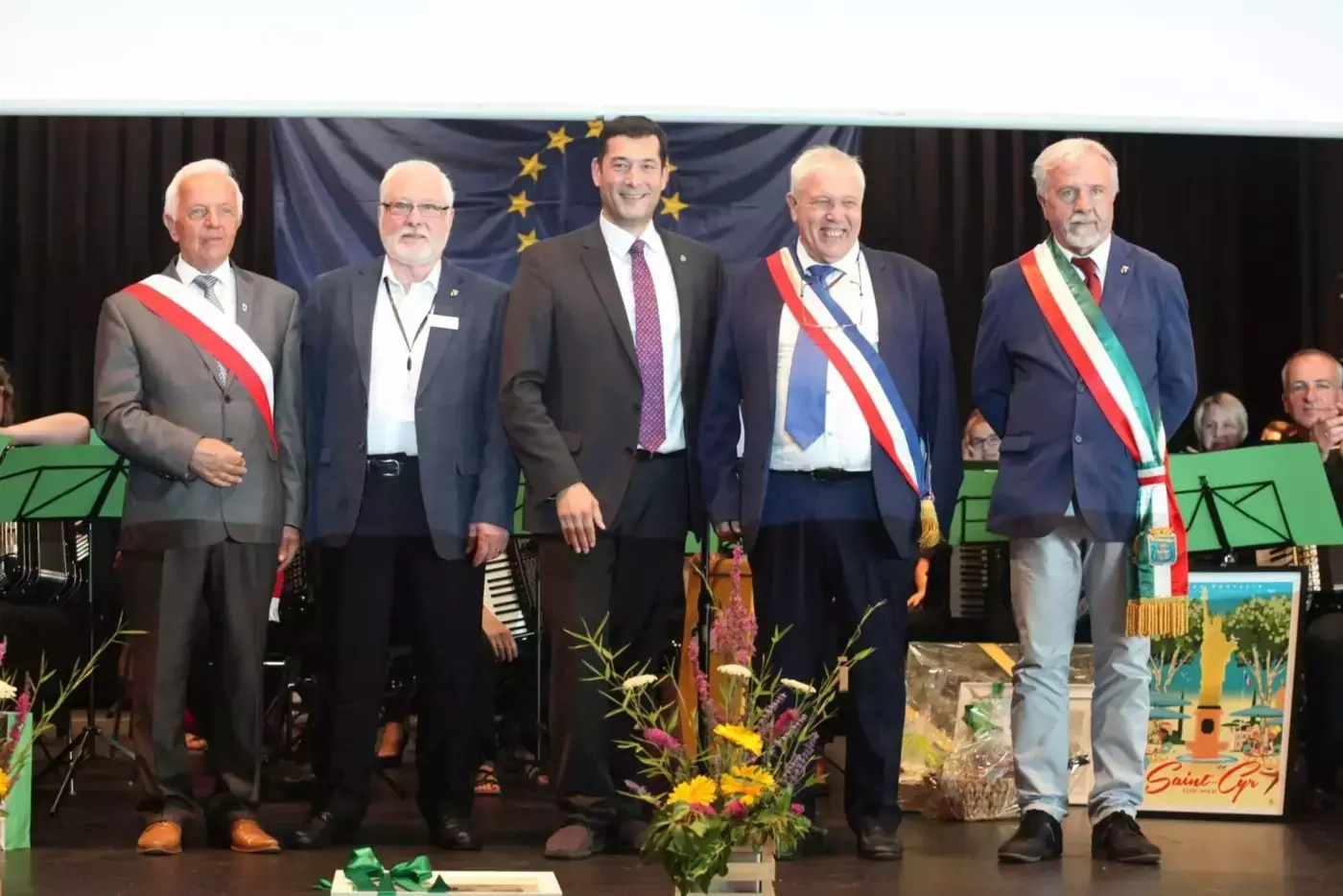 Foto: Gemeinde Denzlingen v.l.n.r.:Bürgermeister Kazimierz Janczuk (PL), Richard Johnston (Vorsitzender Komitee North Hykeham, GB), Bürgermeister Markus Hollemann, Bürgermeister Philippe Barthélemy (FR), Bürgermeister Fausto Risini (I) Foto: Gemeinde Denzlingen v.l.n.r.:Bürgermeister Kazimierz Janczuk (PL), Richard Johnston (Vorsitzender Komitee North Hykeham, GB), Bürgermeister Markus Hollemann, Bürgermeister Philippe Barthélemy (FR), Bürgermeister Fausto Risini (I)