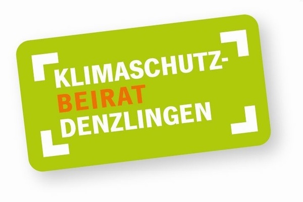 Logo Klimaschutz mit wei&szlig;-oranger Schrift auf gr&uuml;nem Hintergrund