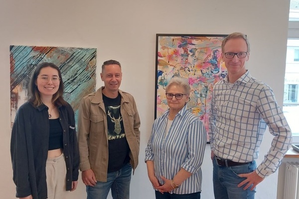 Die vier Aussteller bei �Art Crossover� in der Galerie (von links): Chiara Enderle, Oliver Burger, Ruth Zimmermann und Markus Zimmermann