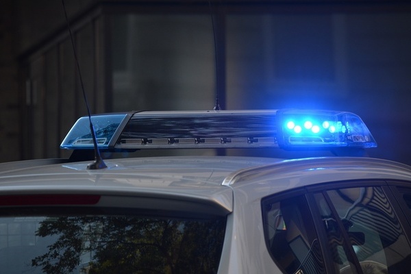 Blaulicht auf einem Autodach Blaulicht auf einem Autodach