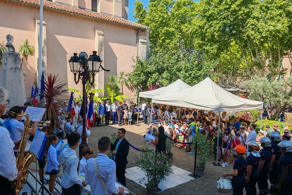 80 Jahre Landung der Alliierten im s&uuml;dfranz&ouml;sischen Saint-Cyr-sur-Mer. Feierlichkeiten auf dem Place Portalis. Foto: J. Nicolas, Saint-Cyr-sur-Mer
