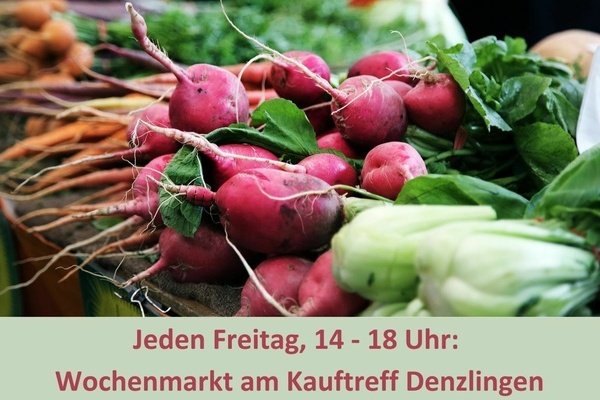 Gem&uuml;se an einem Marktstand, rote Schrift auf wei&szlig;em Untergrund