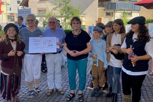 Bürgerstiftung Denzlingen unterstützt Feierlichkeiten des Inselhaus-Jubiläums Bürgerstiftung Denzlingen unterstützt Feierlichkeiten des Inselhaus-Jubiläums