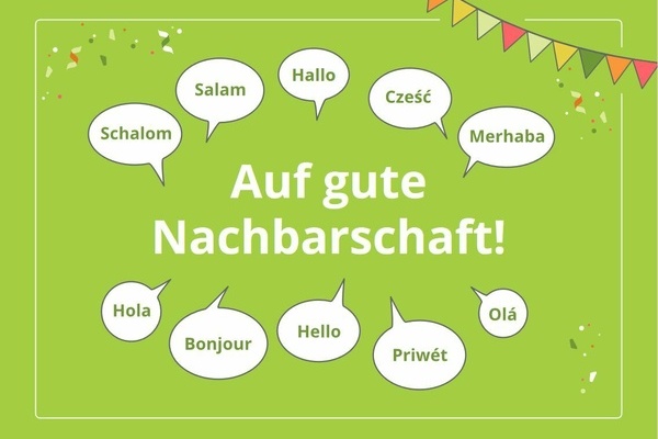 Gr&uuml;ner Hintergrund mit wei&szlig;er Schrift, wei&szlig;e Sprechblasen mit gr&uuml;ner Schrift