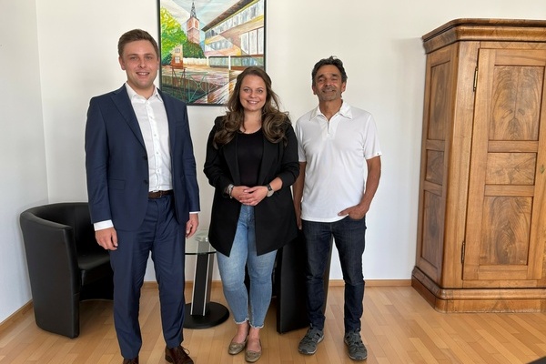 Bild: (v.l.) B&uuml;rgermeister Fabian Nitz, Landtagskandidatin Stefanie Wernet (CDU) und Rudolf W&ouml;hrlin, Vorsitzender CDU Ortsverband