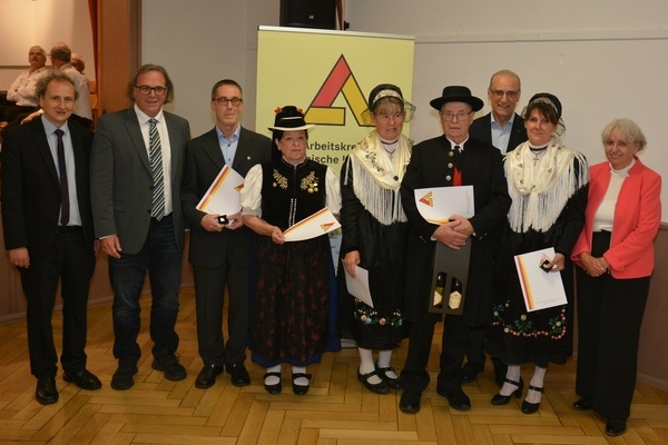 H.Ohlenroth (1.Landesbeamter LKEM), Regierungspr&auml;s. C.Gabbert, C.Hoch, U.H&uuml;lse, H.Welle, J.Ritter, B.Fehrenbach (Vorsitz AK Alemannische Heimat), W.Schoch und U.Isele (Vorst. Alemannische Heimat / Muettersproch Gsellschaft)/Foto:Regierungspr&auml;sidium FR