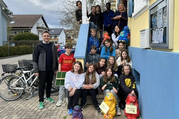  Auf gut gelaunte Jugendliche traf B&uuml;rgermeister Fabian Nitz zu Besuch bei den Ostererlebnistagen der Jugendpflege Denzlingen. Foto: Melanie Lackner, Gemeinde Denzlingen.	