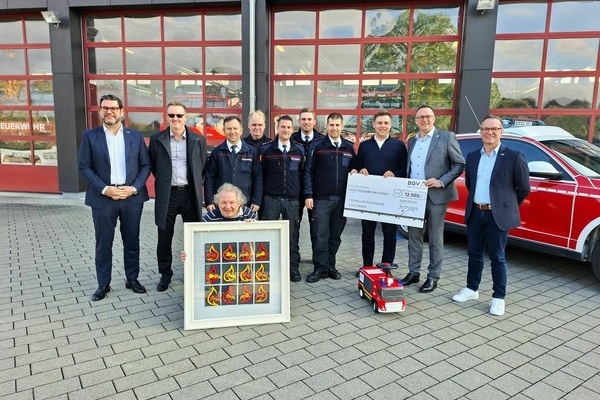 Spenden&uuml;bergabe beim Rettungszentrum in Denzlingen. Foto: Freiwillige Feuerwehr Denzlingen