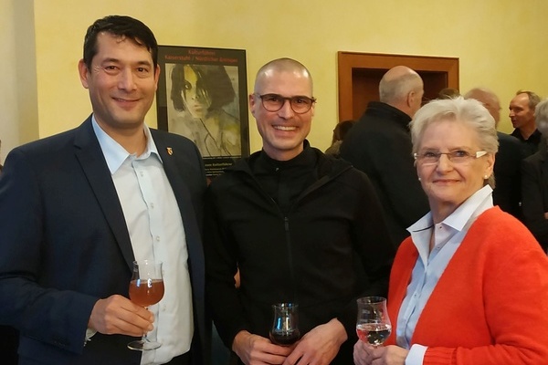 Vernissage Zimmermann und Scherzinger; Foto v.l.n.r.: B&uuml;rgermeister Markus Hollemann, Matthias Scherzinger, Ruth Zimmermann