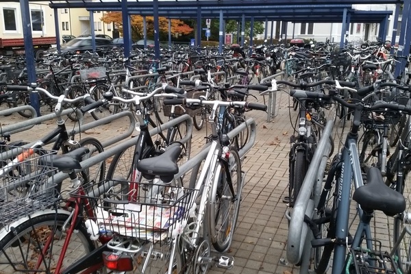 Abgestellte Fahrrder am Bahnhof Denzlingen