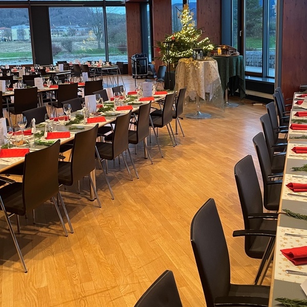 Den Kleinen Saal im Kultur & Brgerhaus hatte das Organisationsteam fr die Gste liebevoll und festlich dekoriert. Foto: AIV Denzlingen