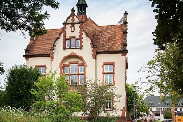 Symbolfoto: Altes und neues Rathaus