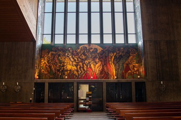 Innenansicht katholische Kirche St. Josef mit Zellergemälde